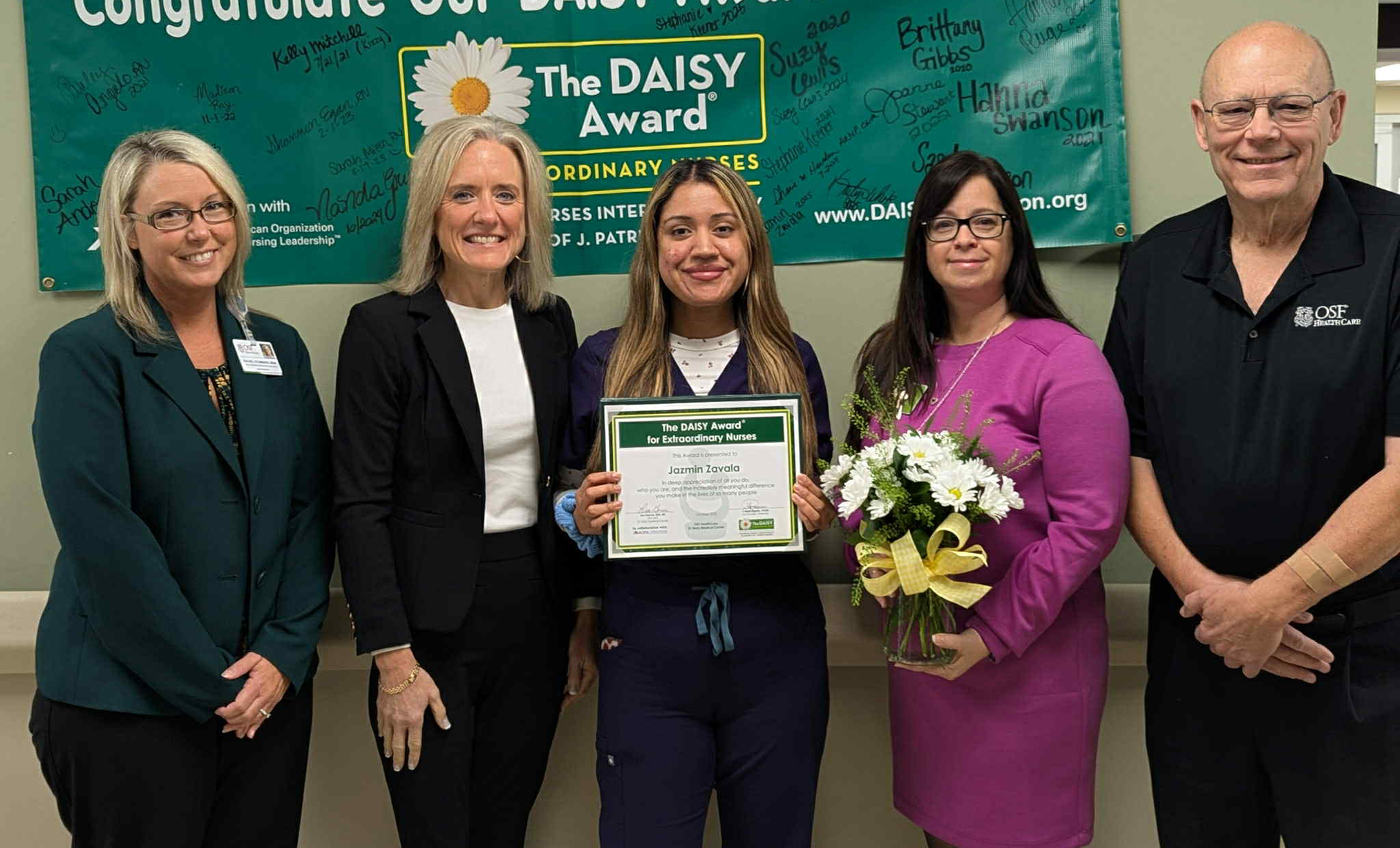 Jazmin Zavala receiving DAISY Award
