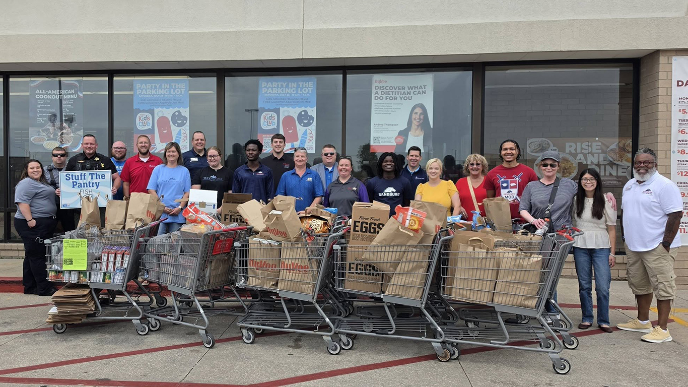 Volunteers at food drive outside Hy-Vee grocery store