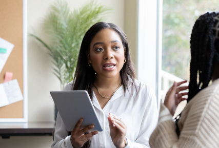 A student meeting with an advisor